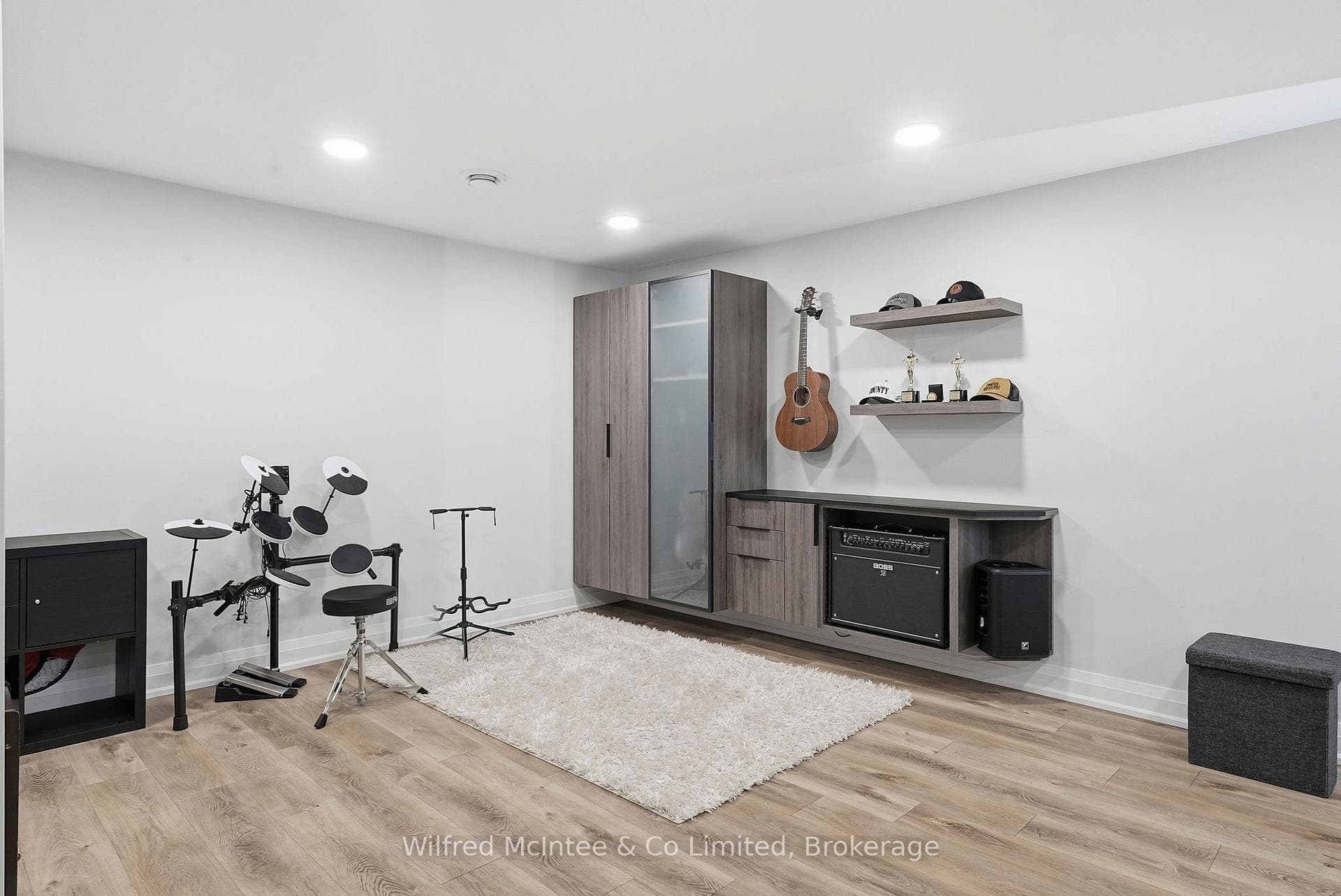 Fantastic built in storage