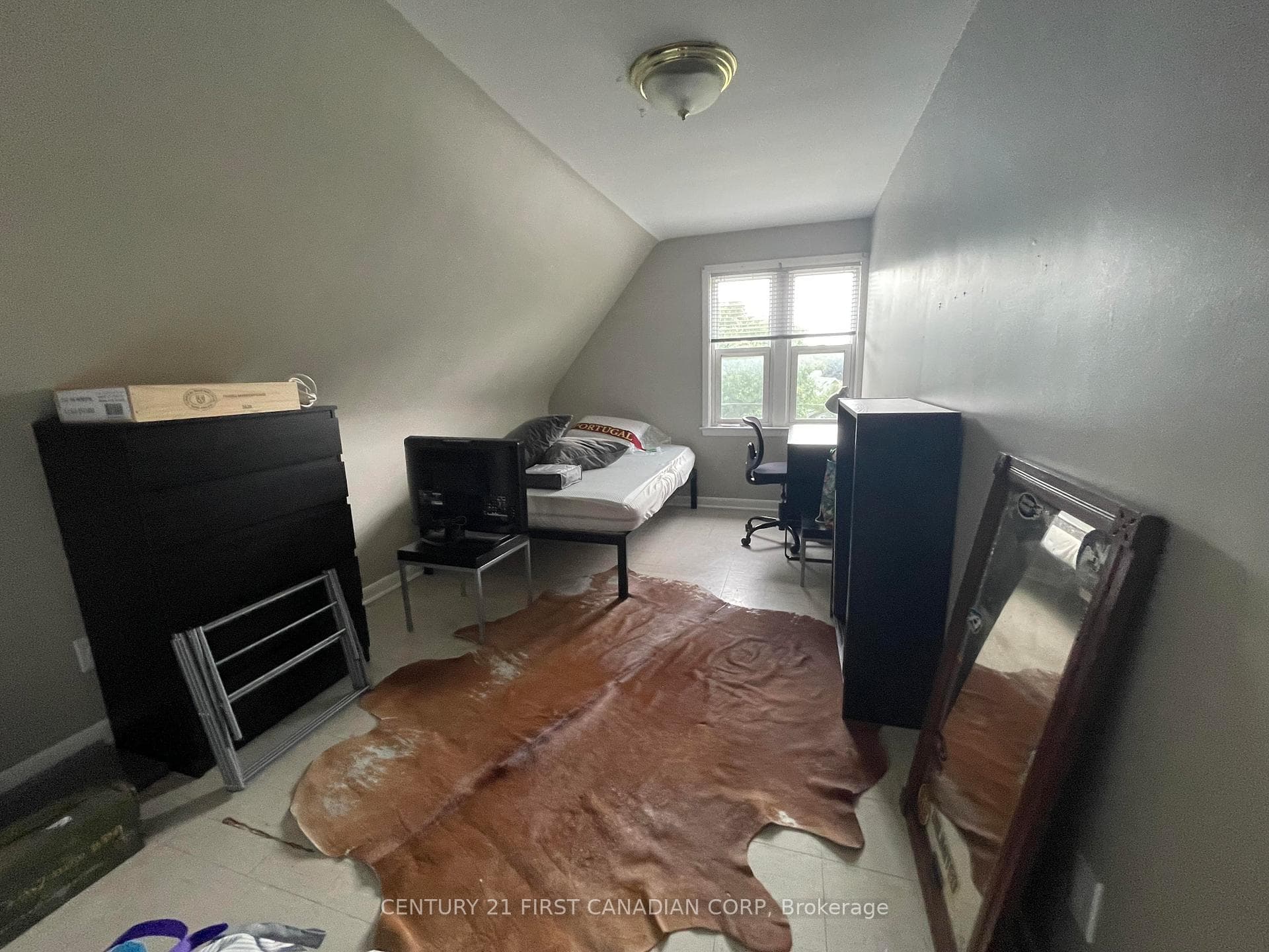 245 Huron Street photo 8