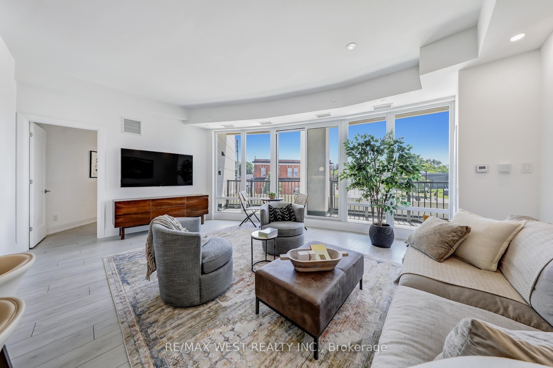 1 Hume Street Unit 211 photo 11