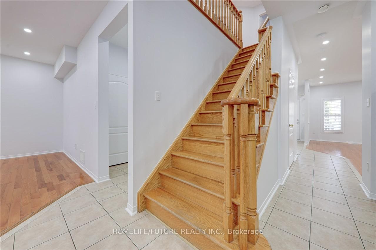 32 Taverner Crescent photo 19