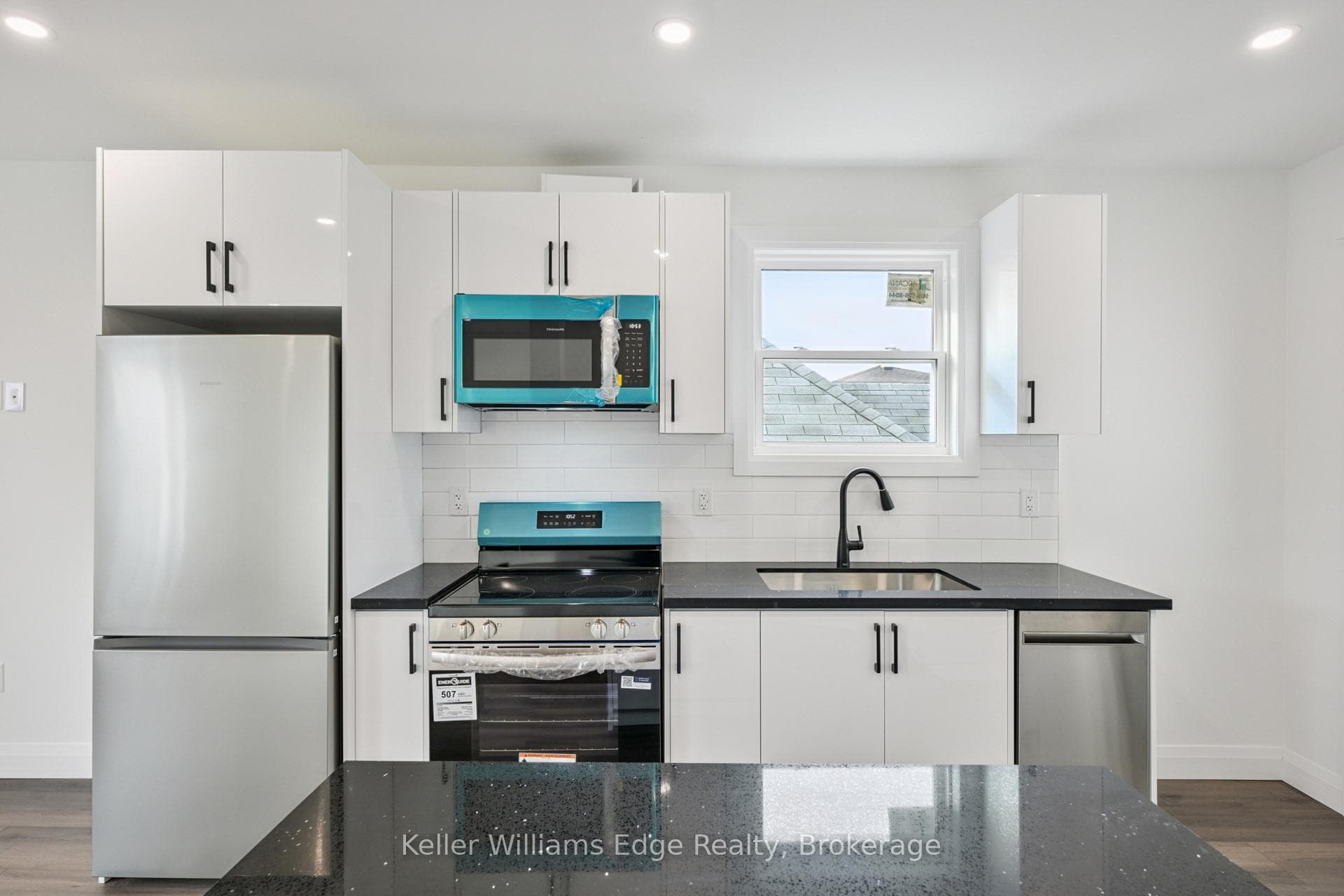 161 Weir Street photo 31