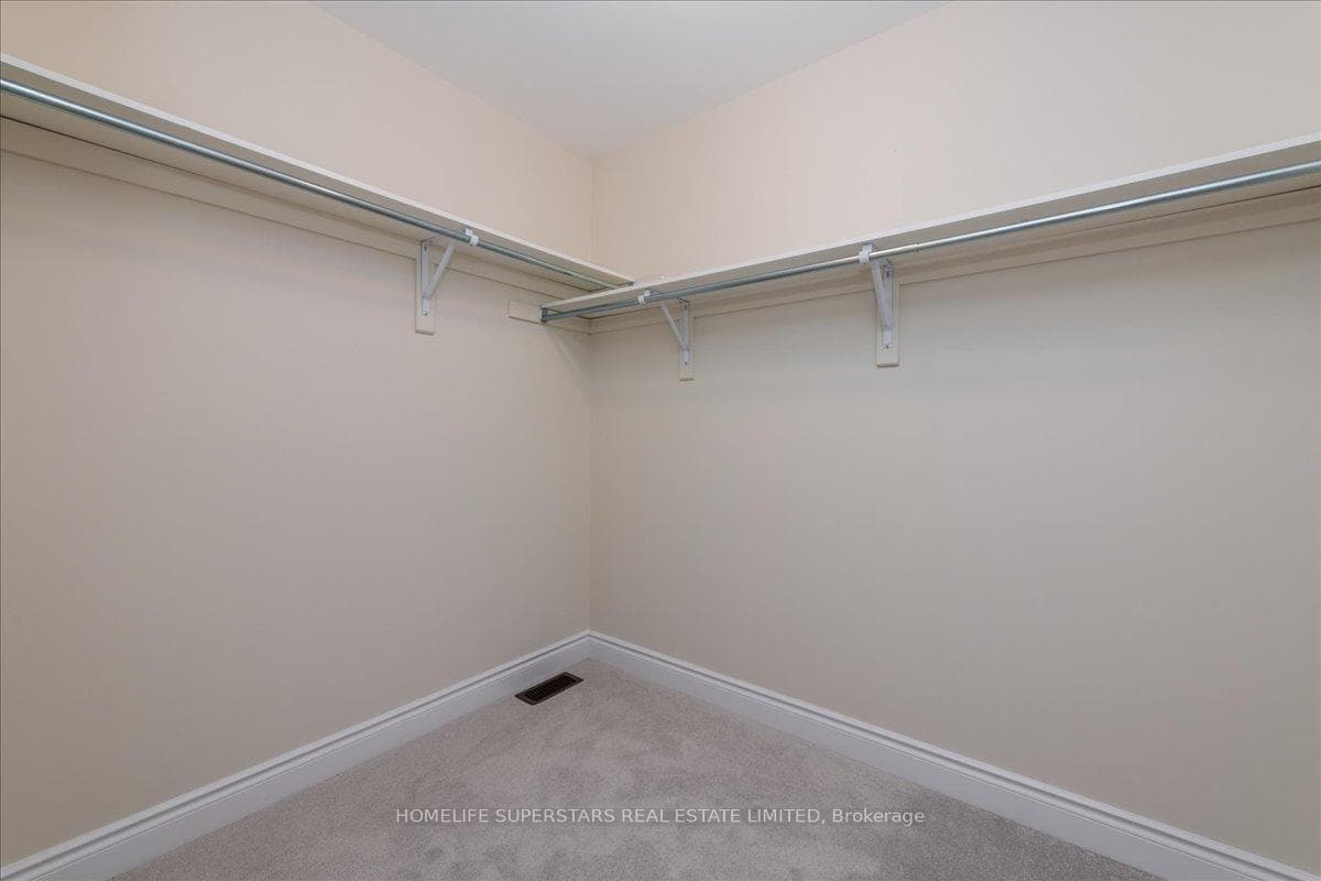 255 Heritage Street photo 22