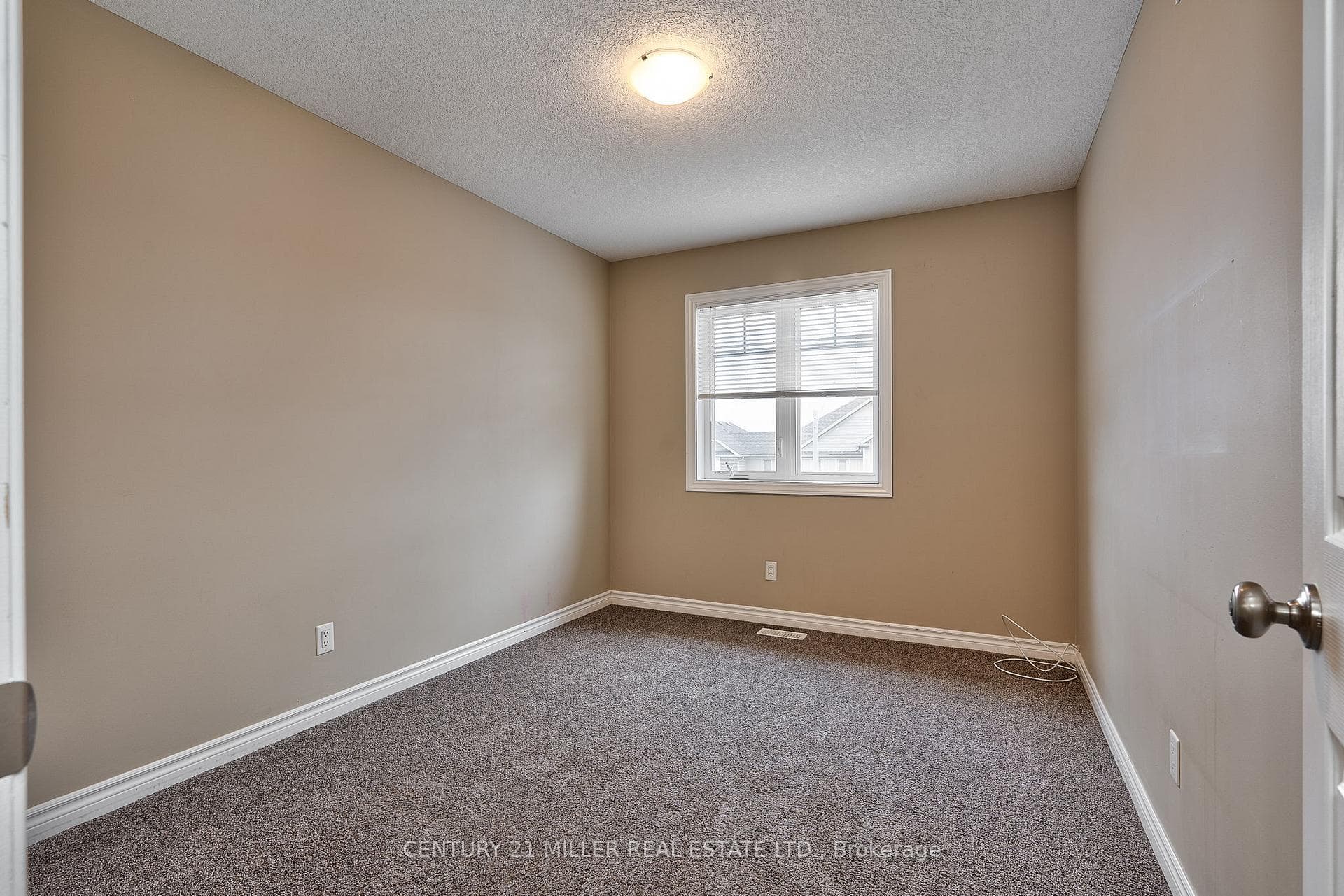 441 Avens Street photo 14