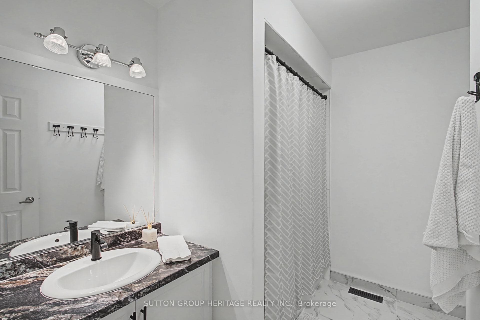 77 Lancaster Court photo 15