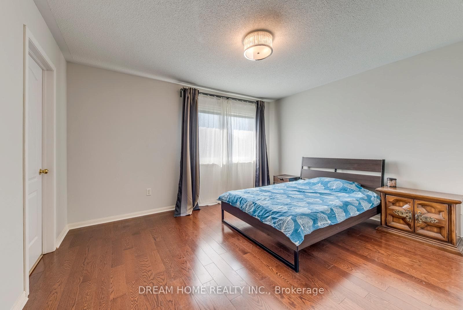 1281 GLENROSE Crescent photo 24