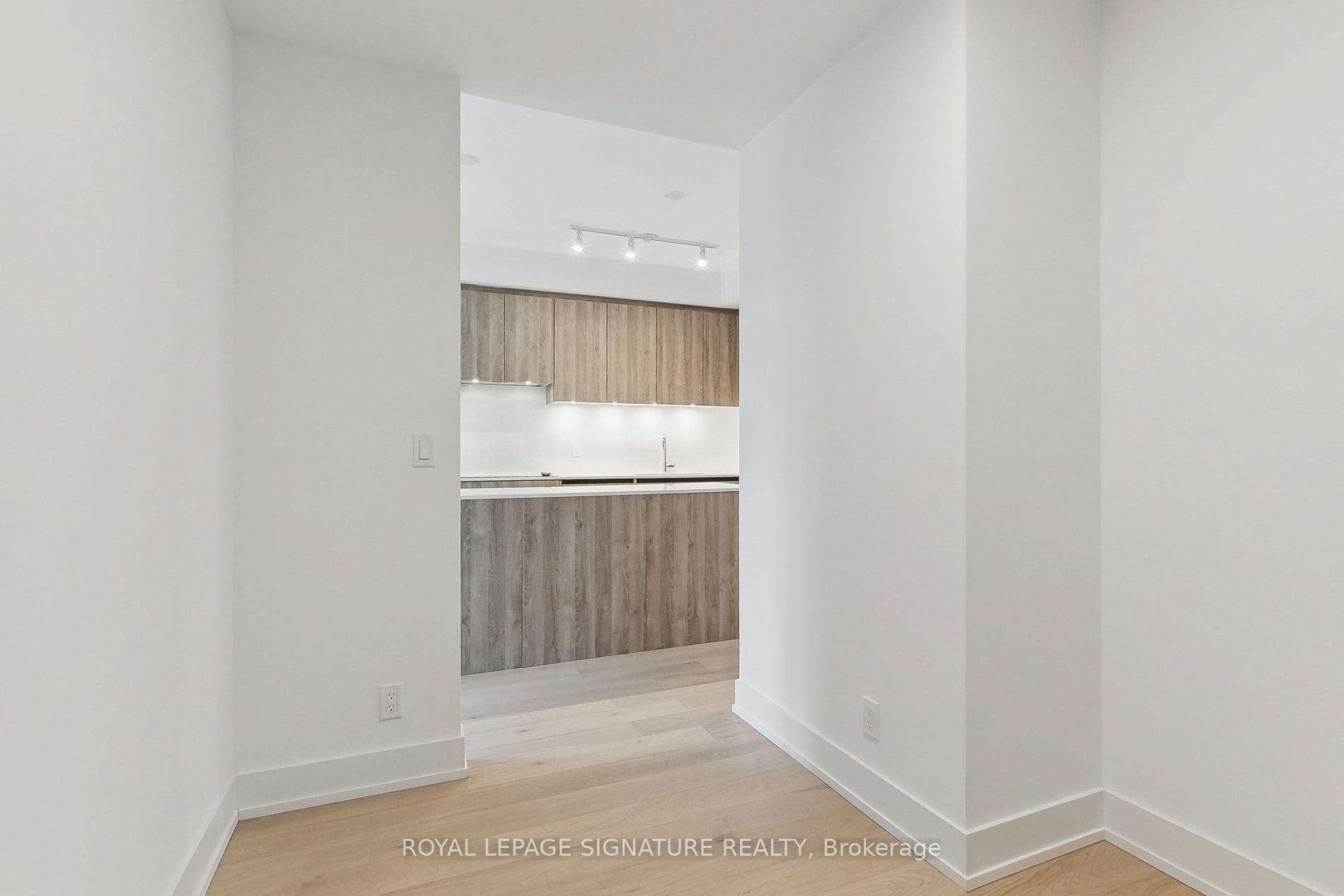 8 Beverley Glen Boulevard Unit D-329 photo 24