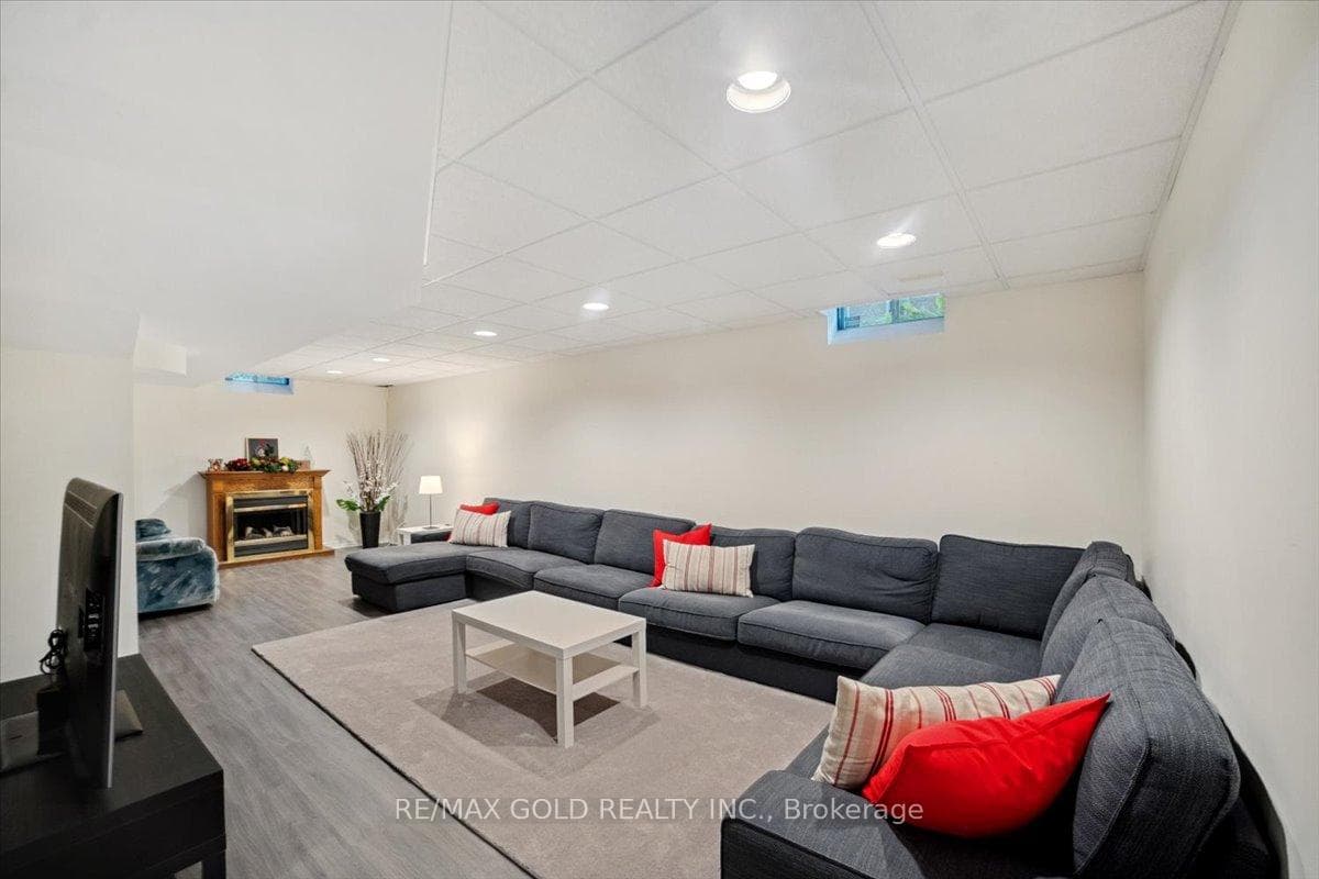 15 Canning Crescent photo 28