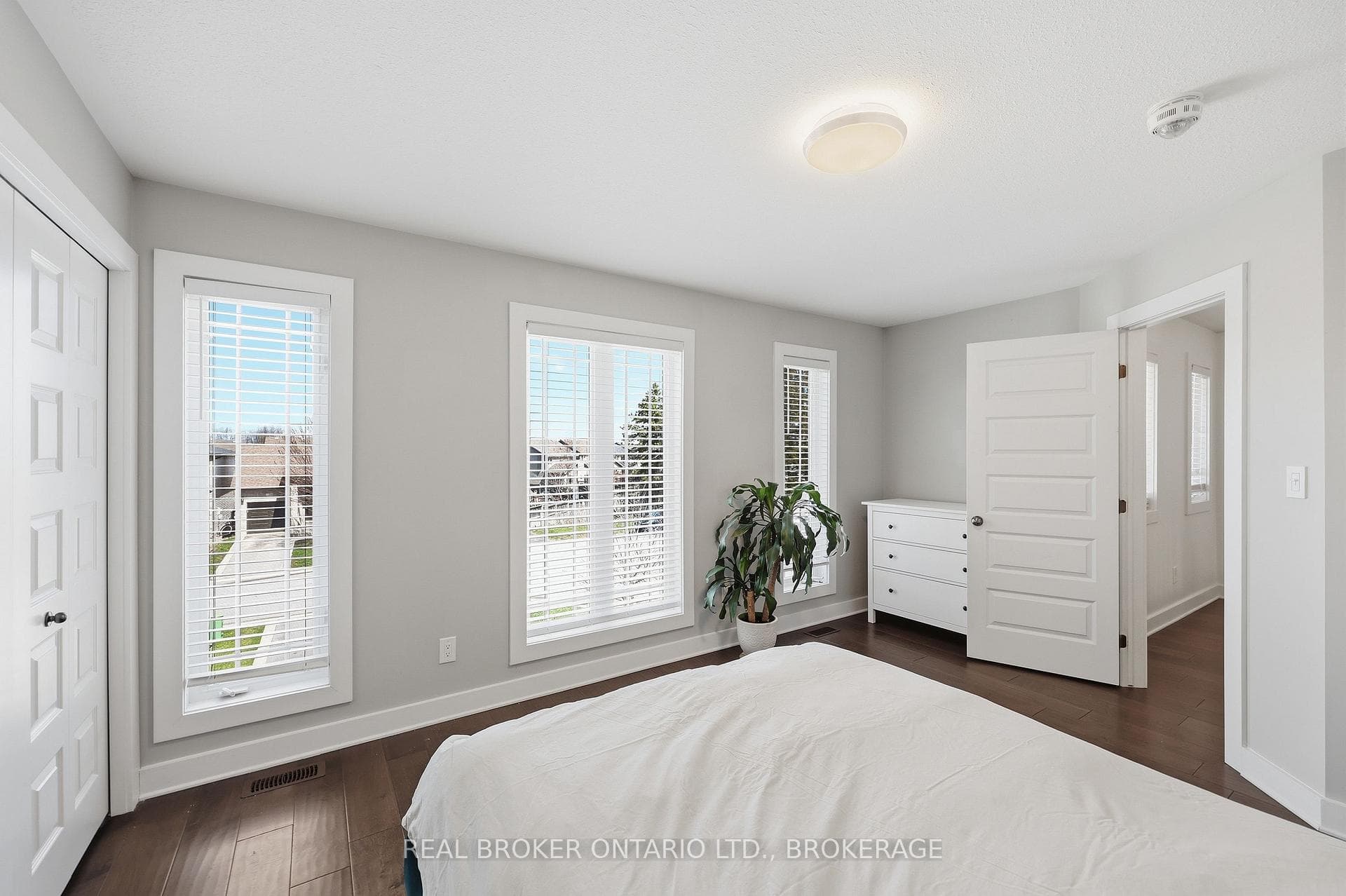221 CLIPPER Court photo 23