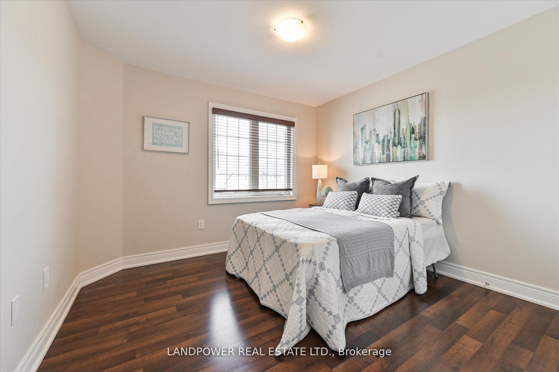 1 Mondial Crescent photo 31
