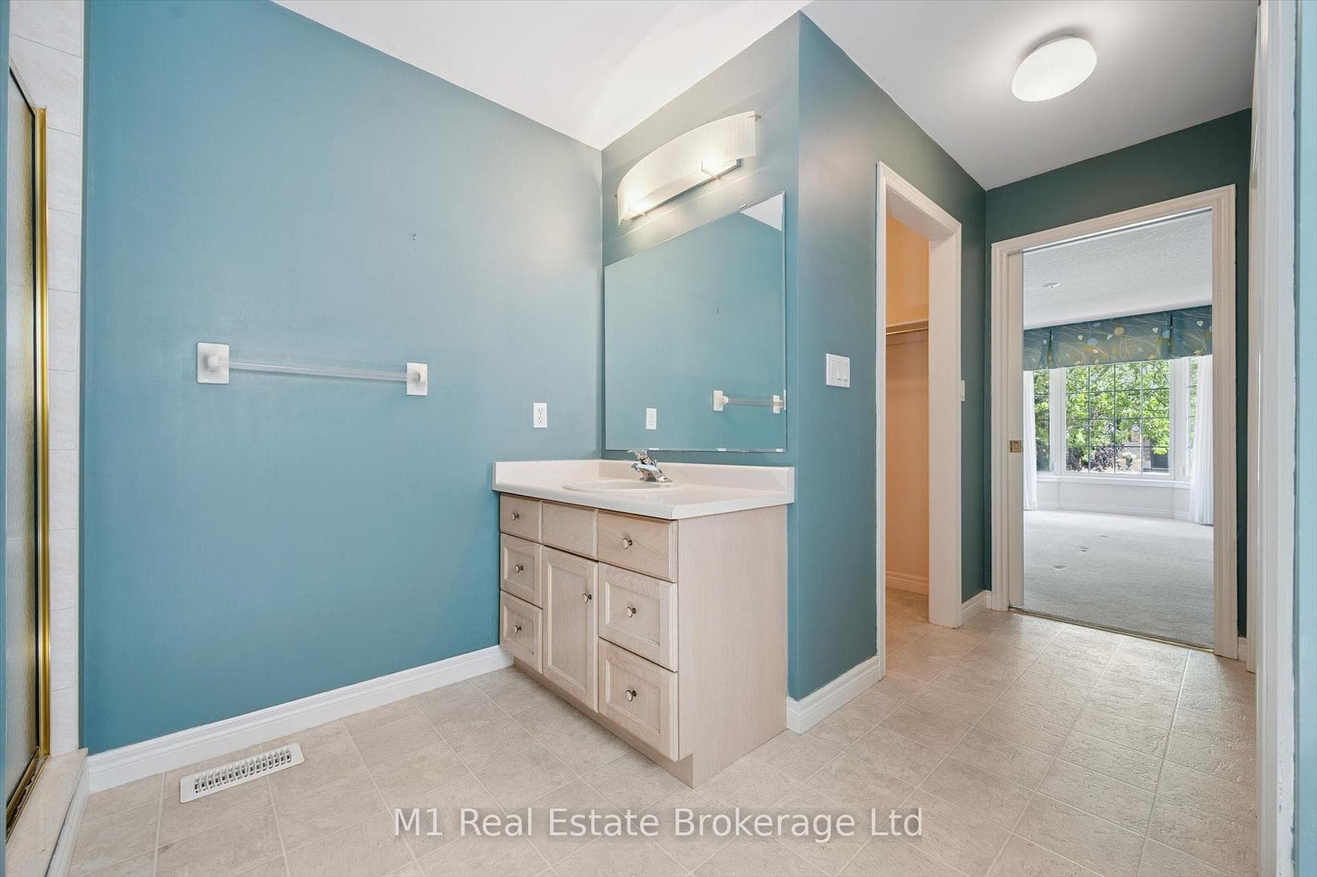 Primary Ensuite and Walk-in Closet