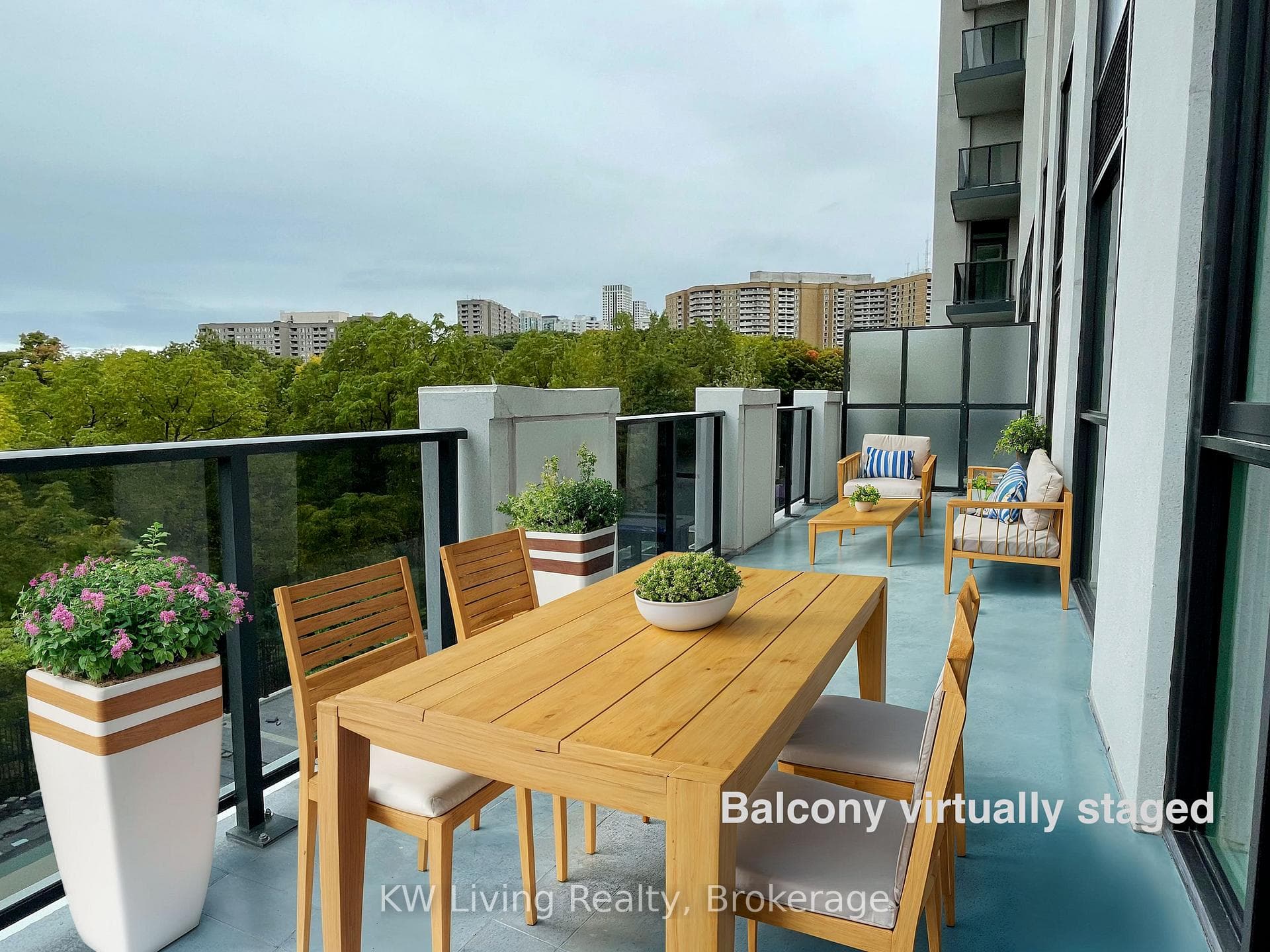 202 Burnhamthorpe Road Unit 323 photo 14