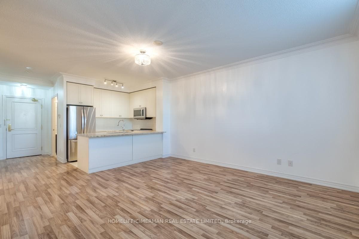 9245 Jane Street Unit 415 photo 3
