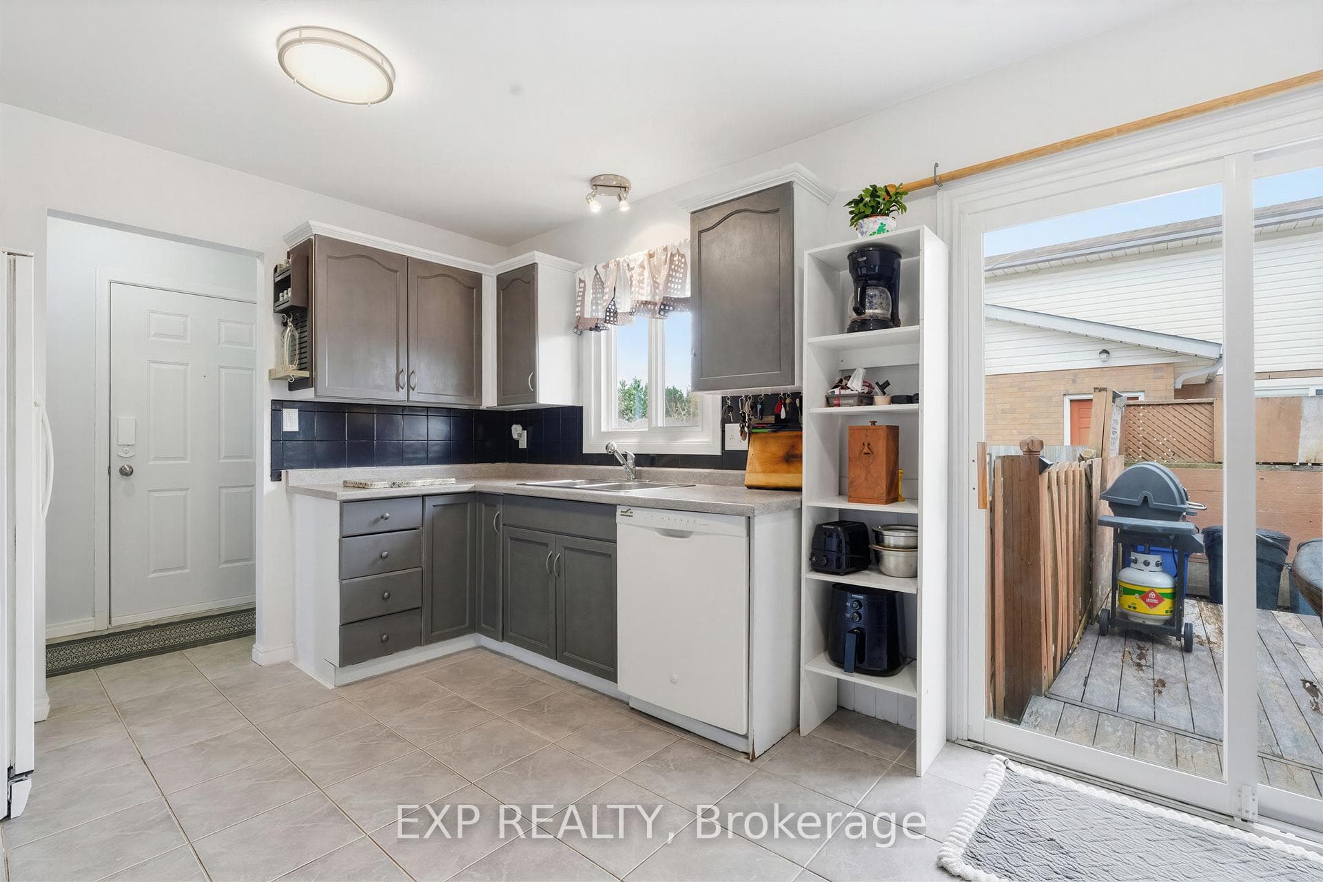 8 Abbott Lane photo 15