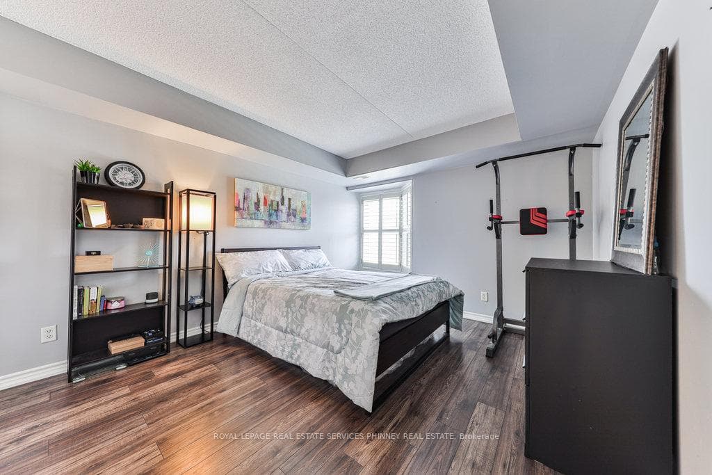1421 Walkers Line Unit 207 photo 8