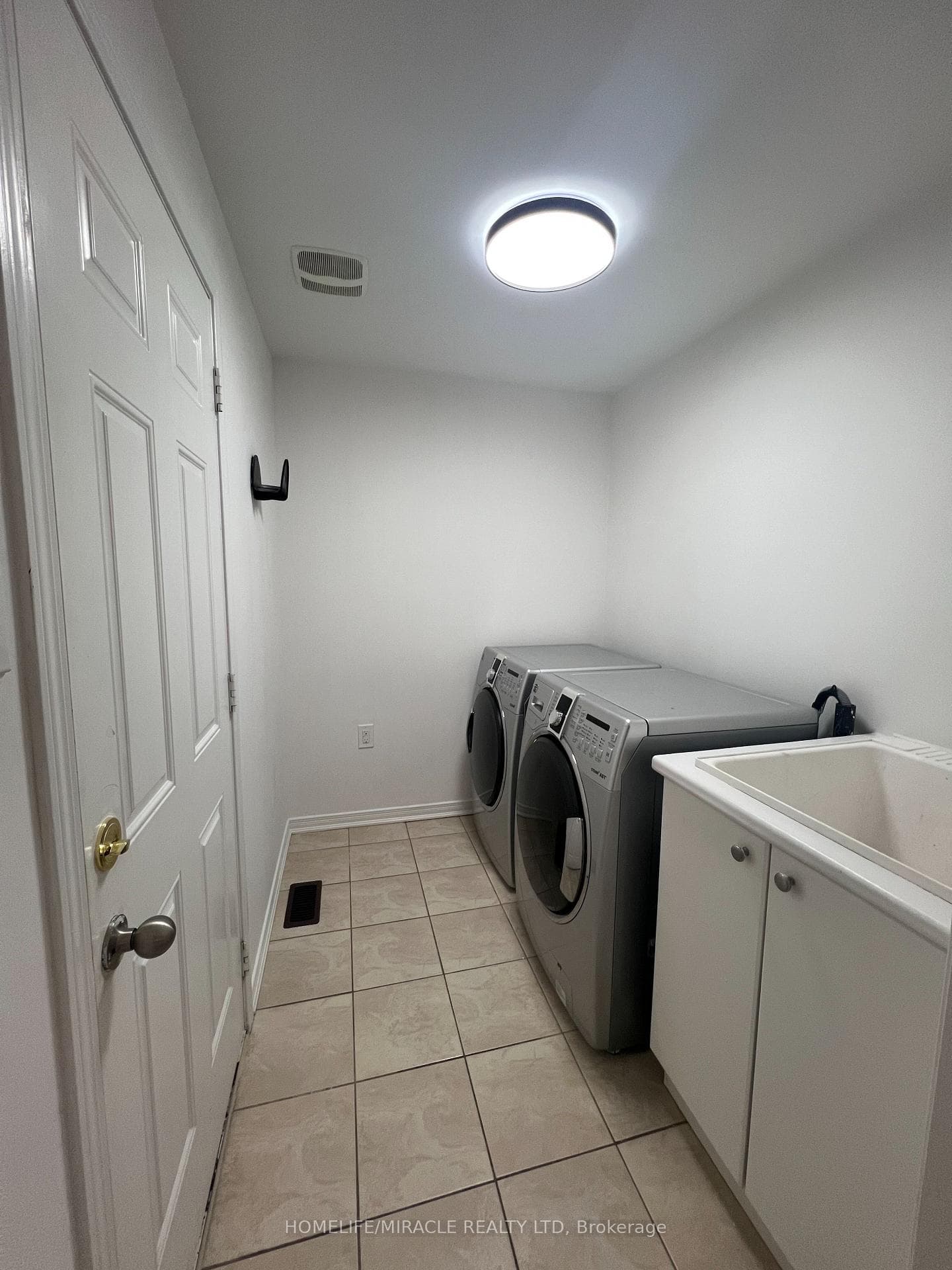 99 Oswell Drive photo 6