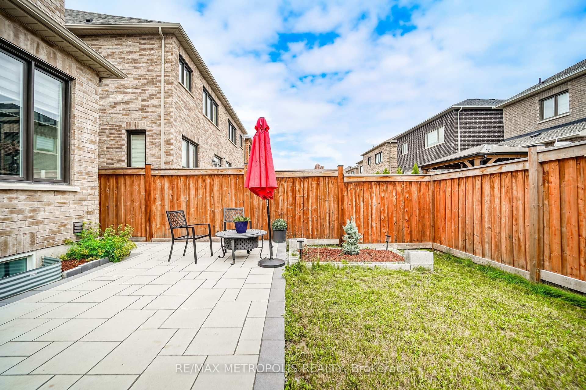 98 Laing Drive photo 9