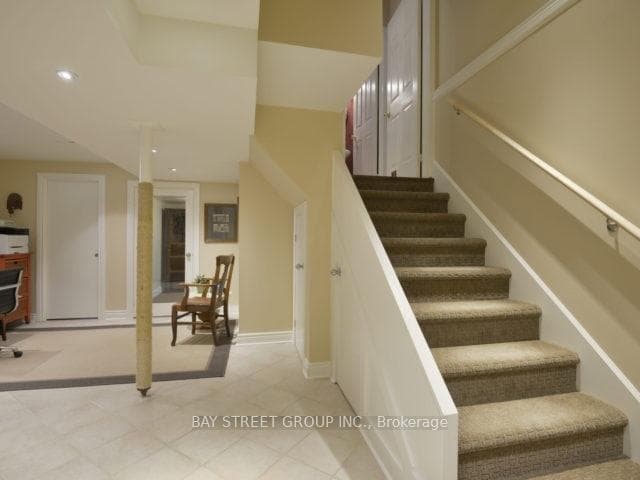 1245 Glenrose Crescent photo 12