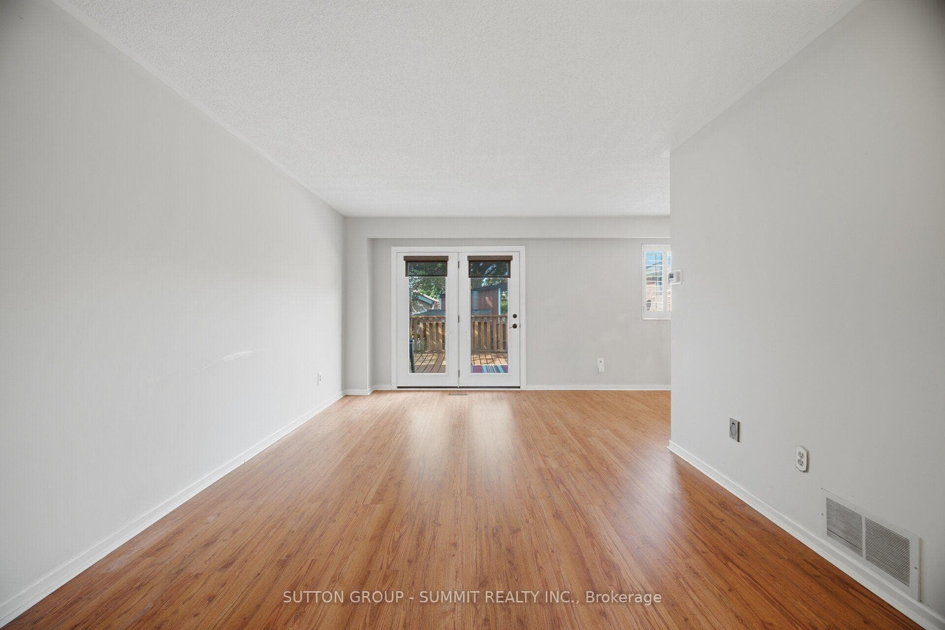 667 Green Meadow Crescent photo 5