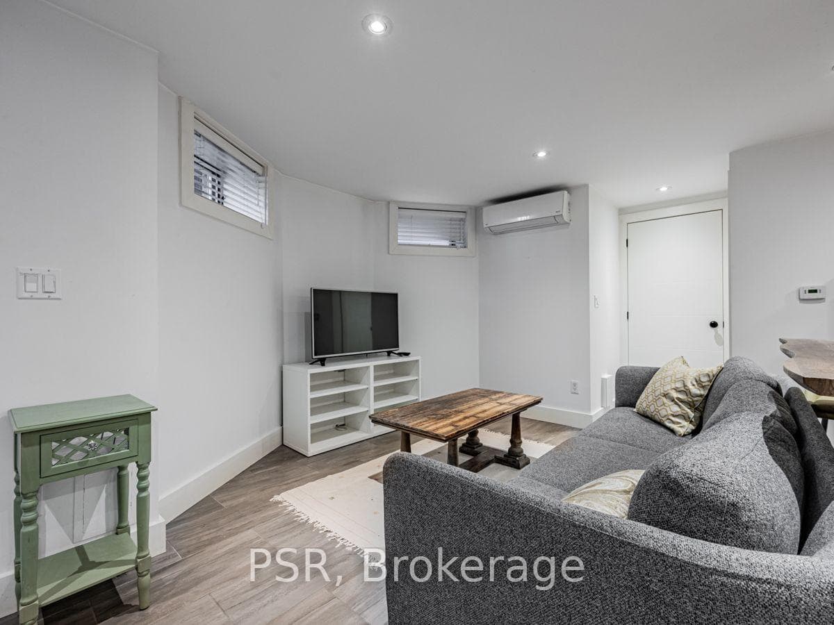 71 Crawford Street Unit #Basement photo 5
