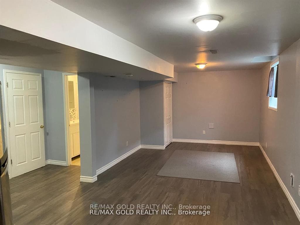 27 Middlecote Drive Unit Bsmt photo 5