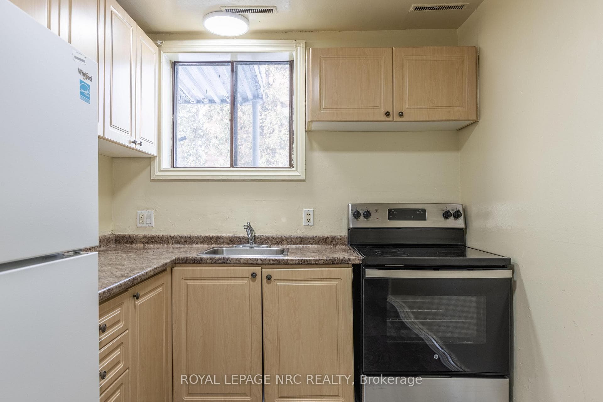 389 Elizabeth Street Unit Unit 1 photo 12