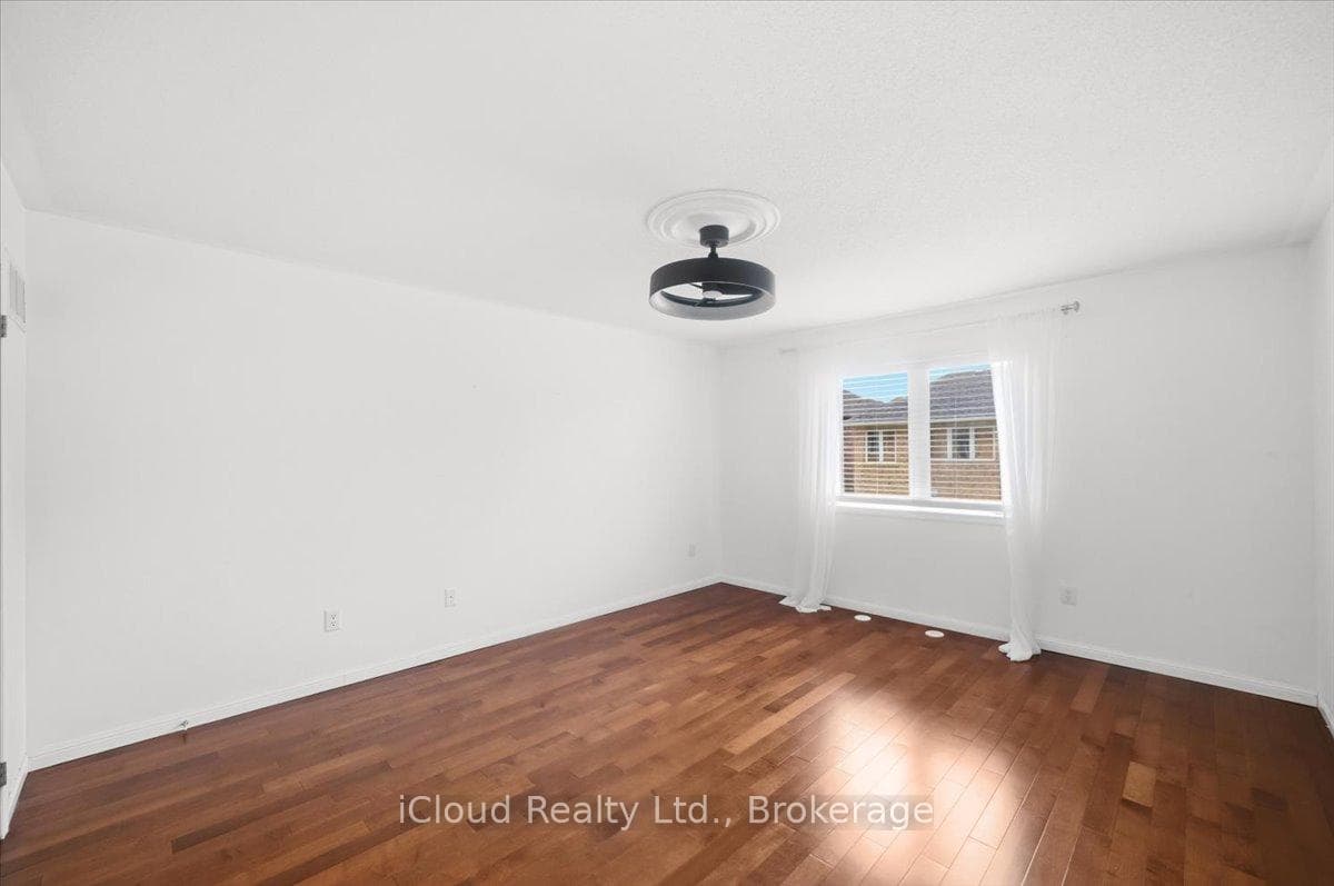 270 Whetham Heights photo 32