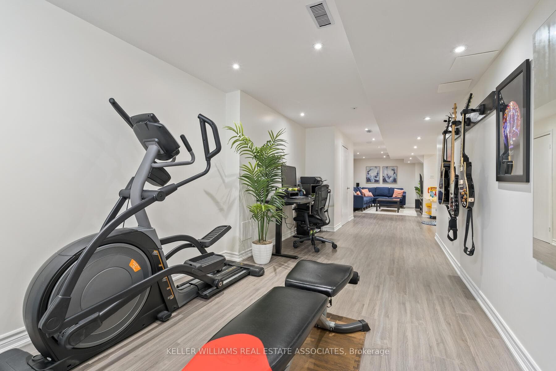 1 Lismer Crescent photo 30