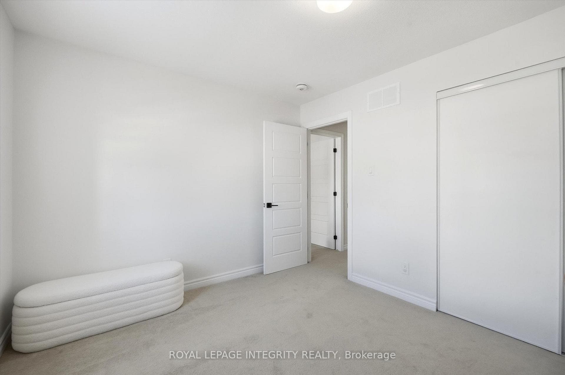 589 Catleaf Row photo 26