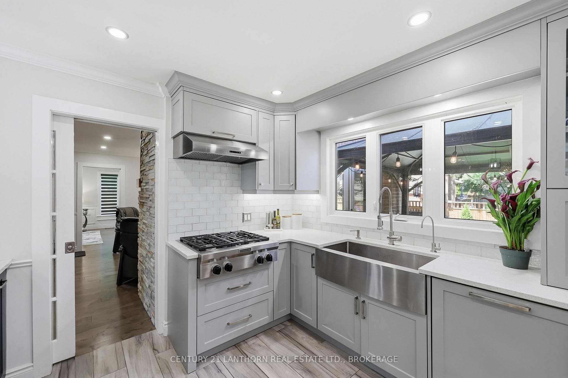 952 Chancery Street photo 22