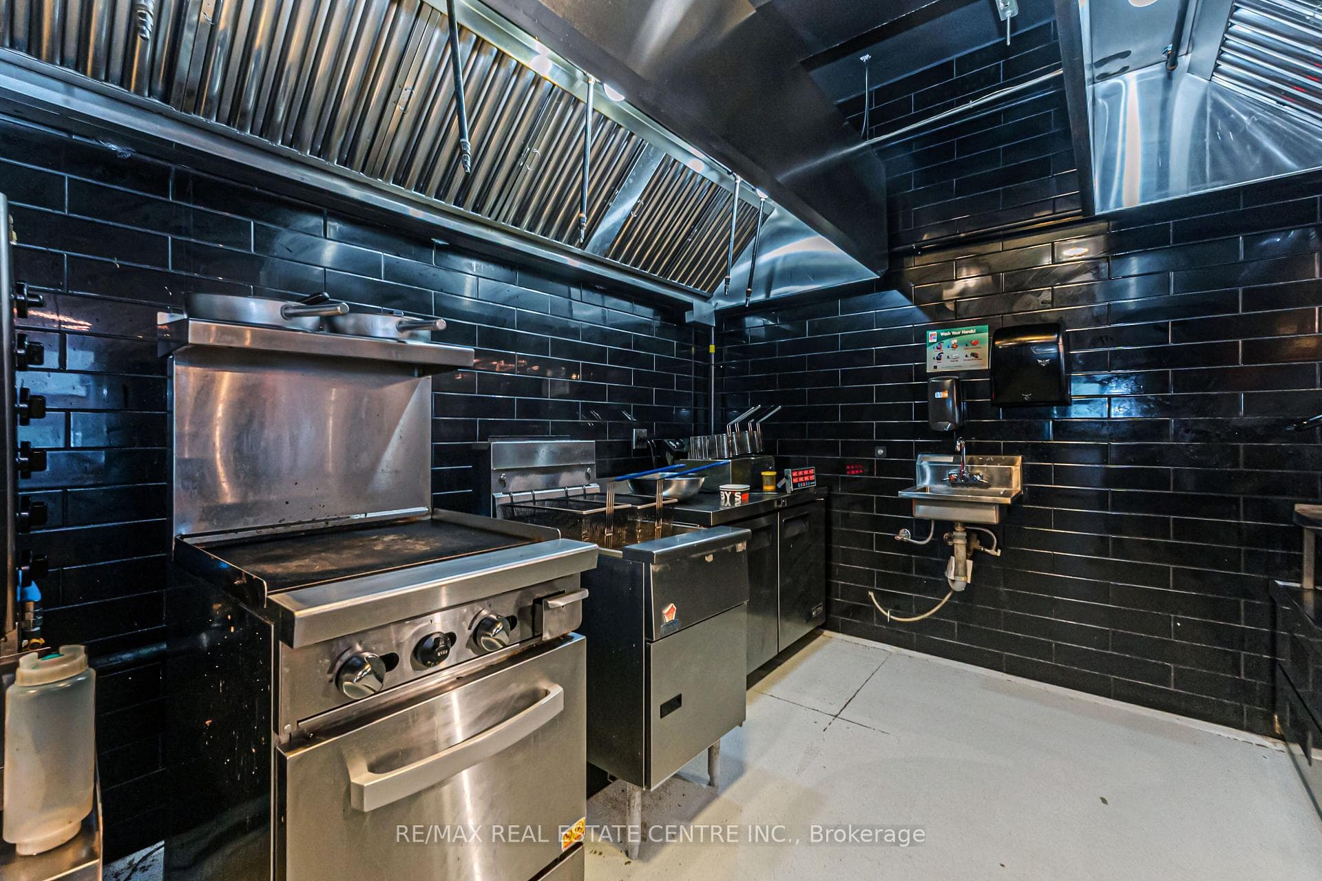 847 Upper James Street photo 27