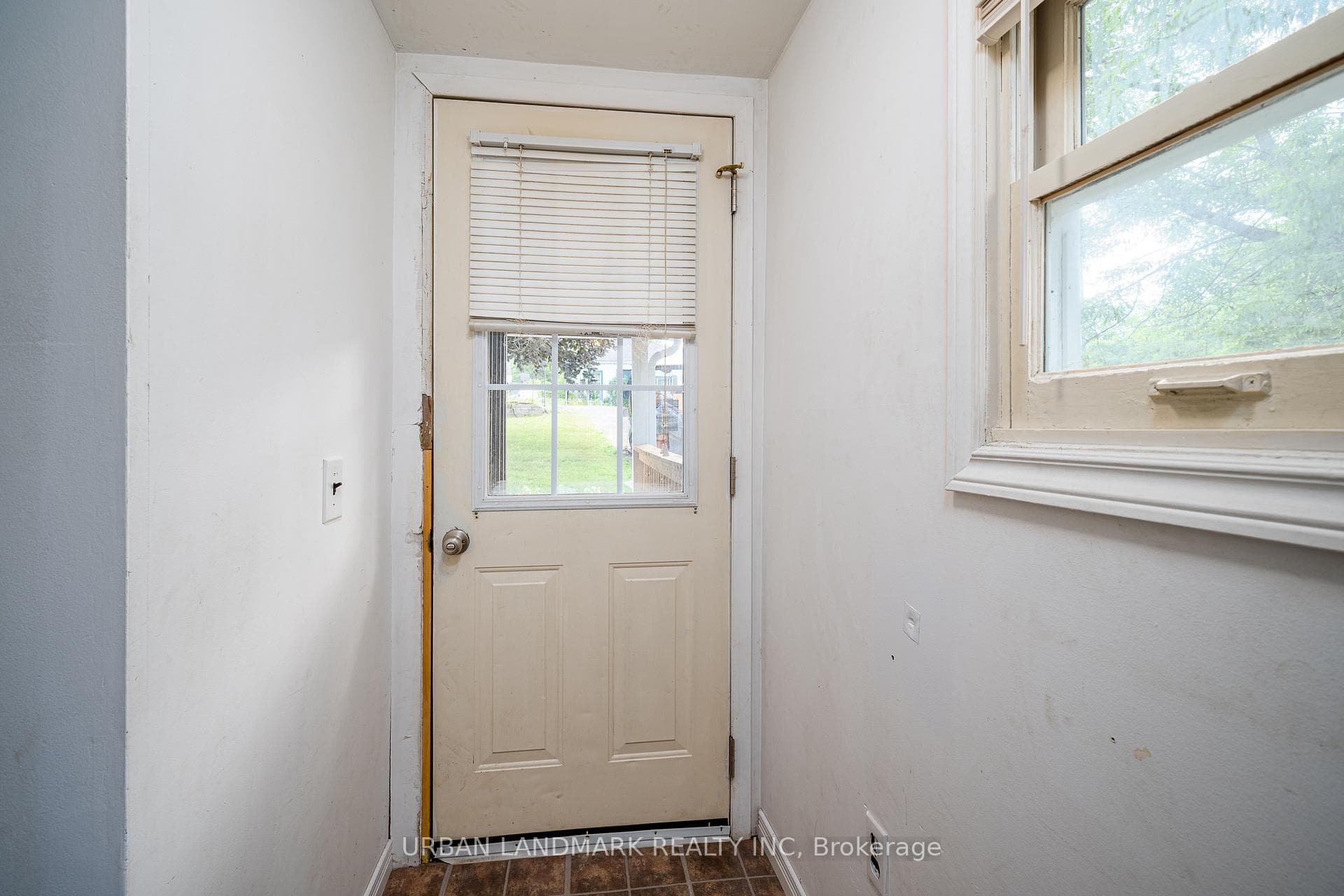 32 Dingman Street photo 6