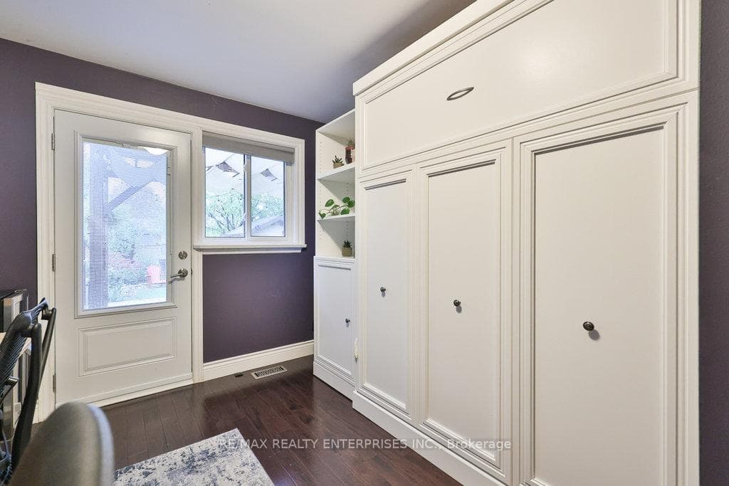 Murphy Bed*