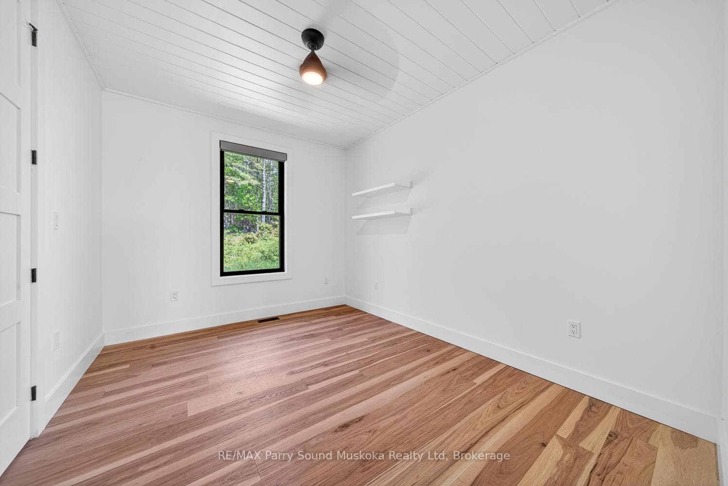 32 A11 Island photo 41