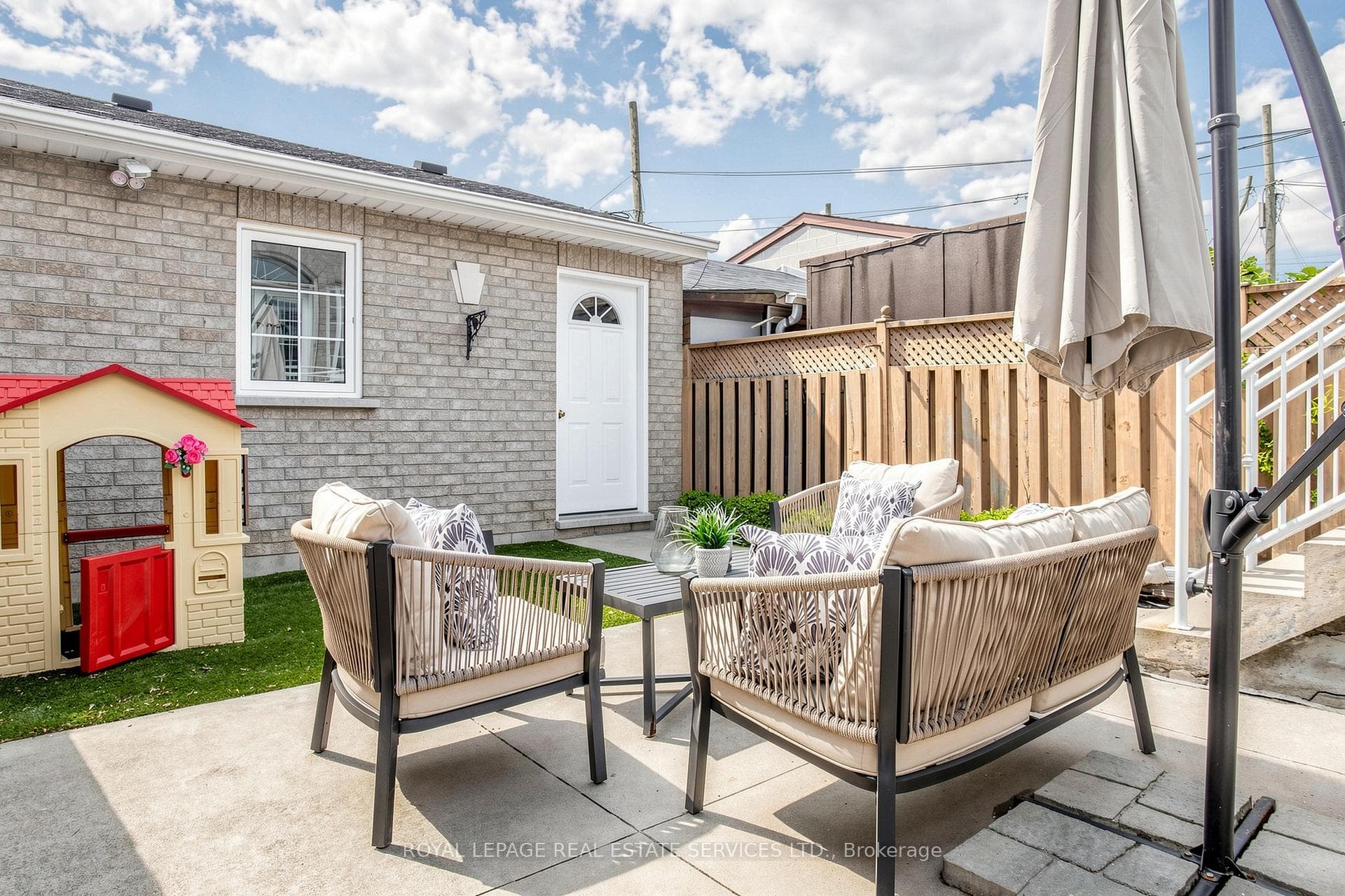 256 Earlscourt Avenue photo 33