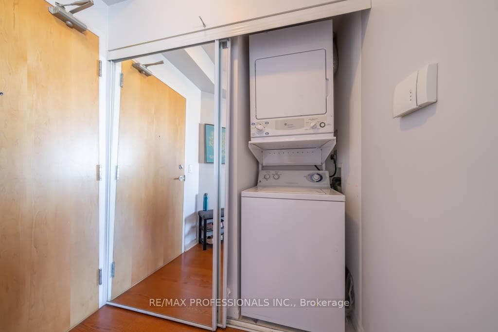 3939 Duke of York Boulevard Unit 602 photo 18