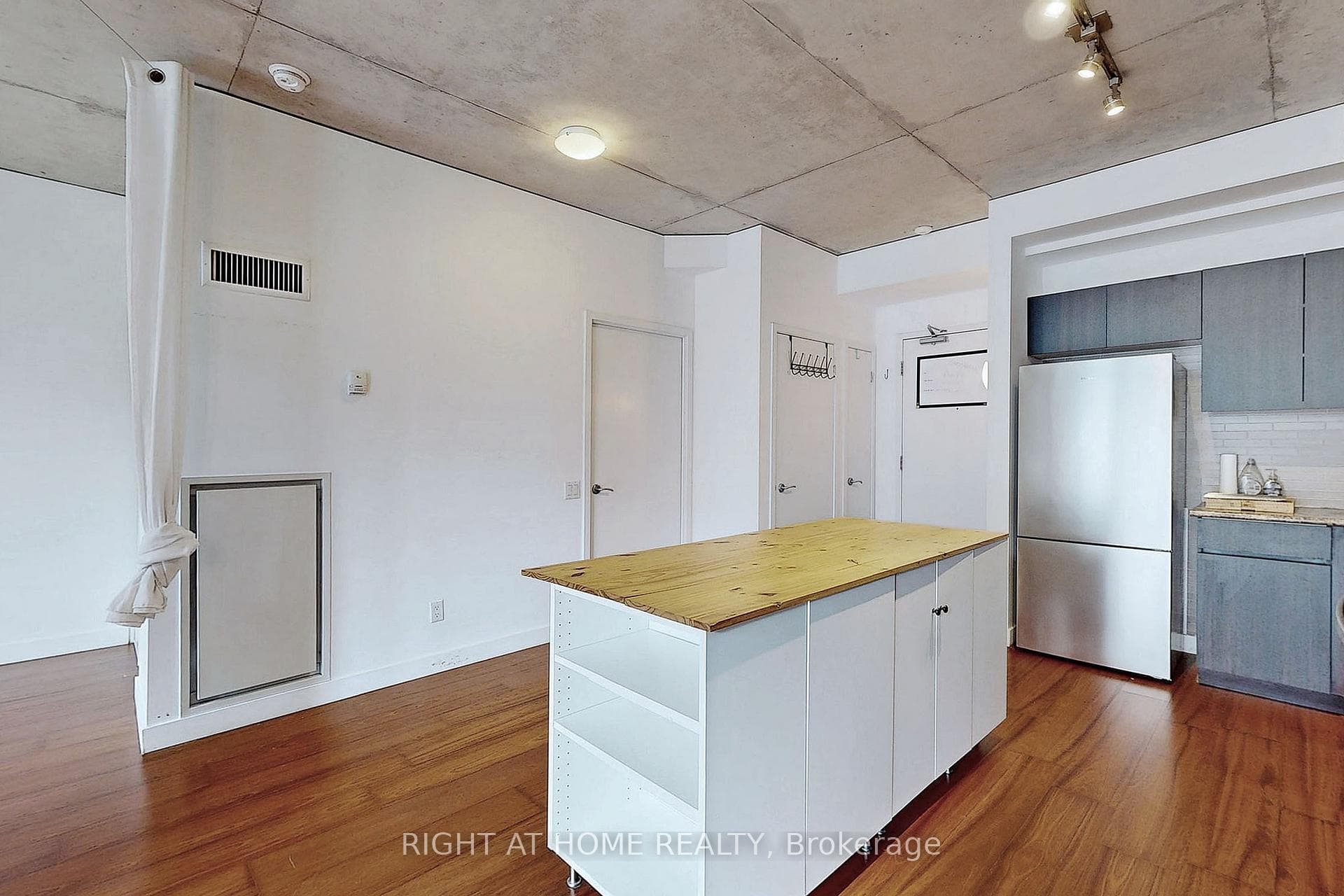 38 Niagara Street Unit 312 photo 10