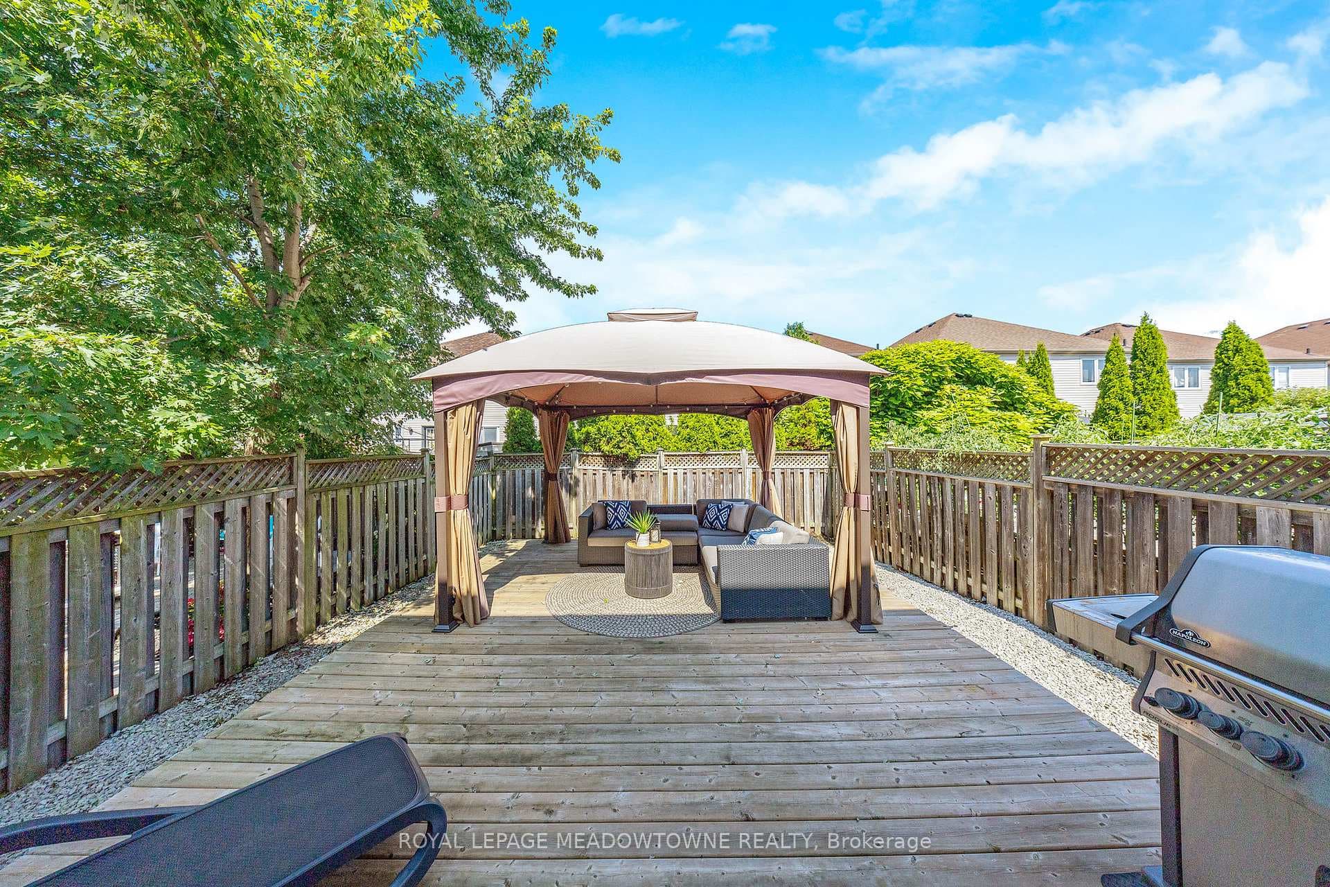 207 Sherwood Road photo 32