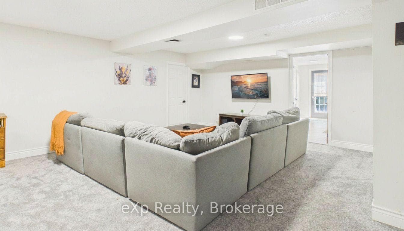 20 Highland Crescent photo 28