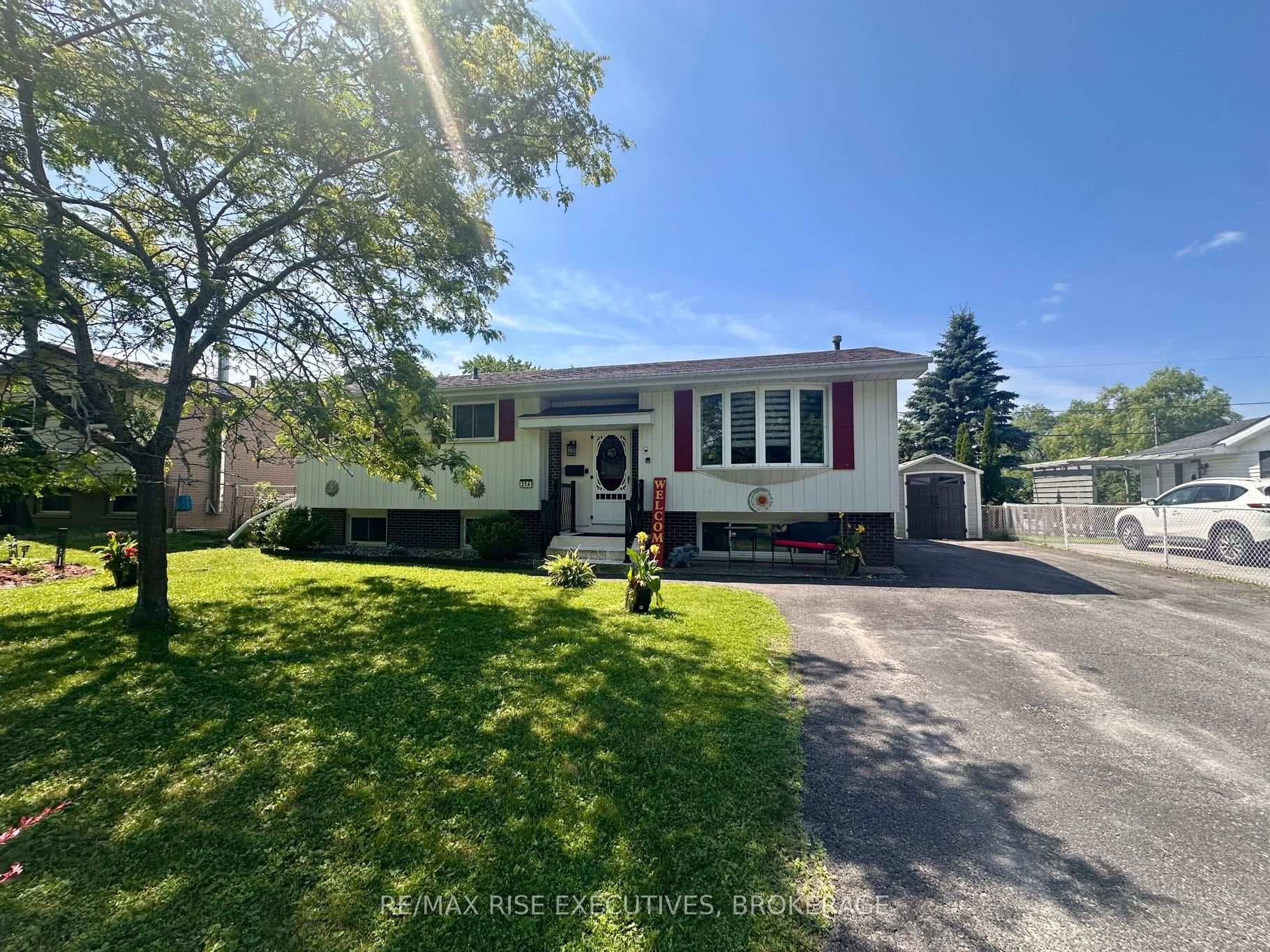 214 Amherst Drive photo 1