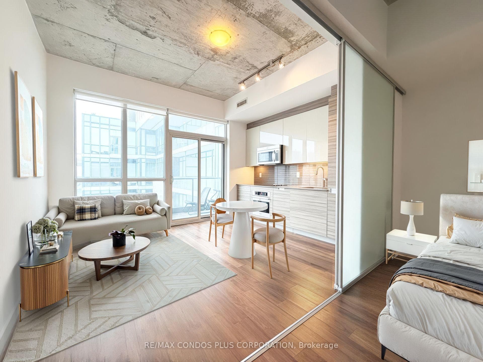 210 Simcoe Street Unit 2410 photo 6