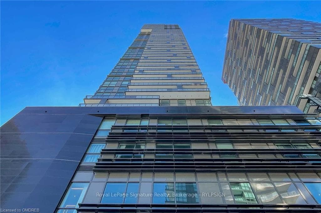 39 ROEHAMPTON Avenue Unit 1808 photo 1