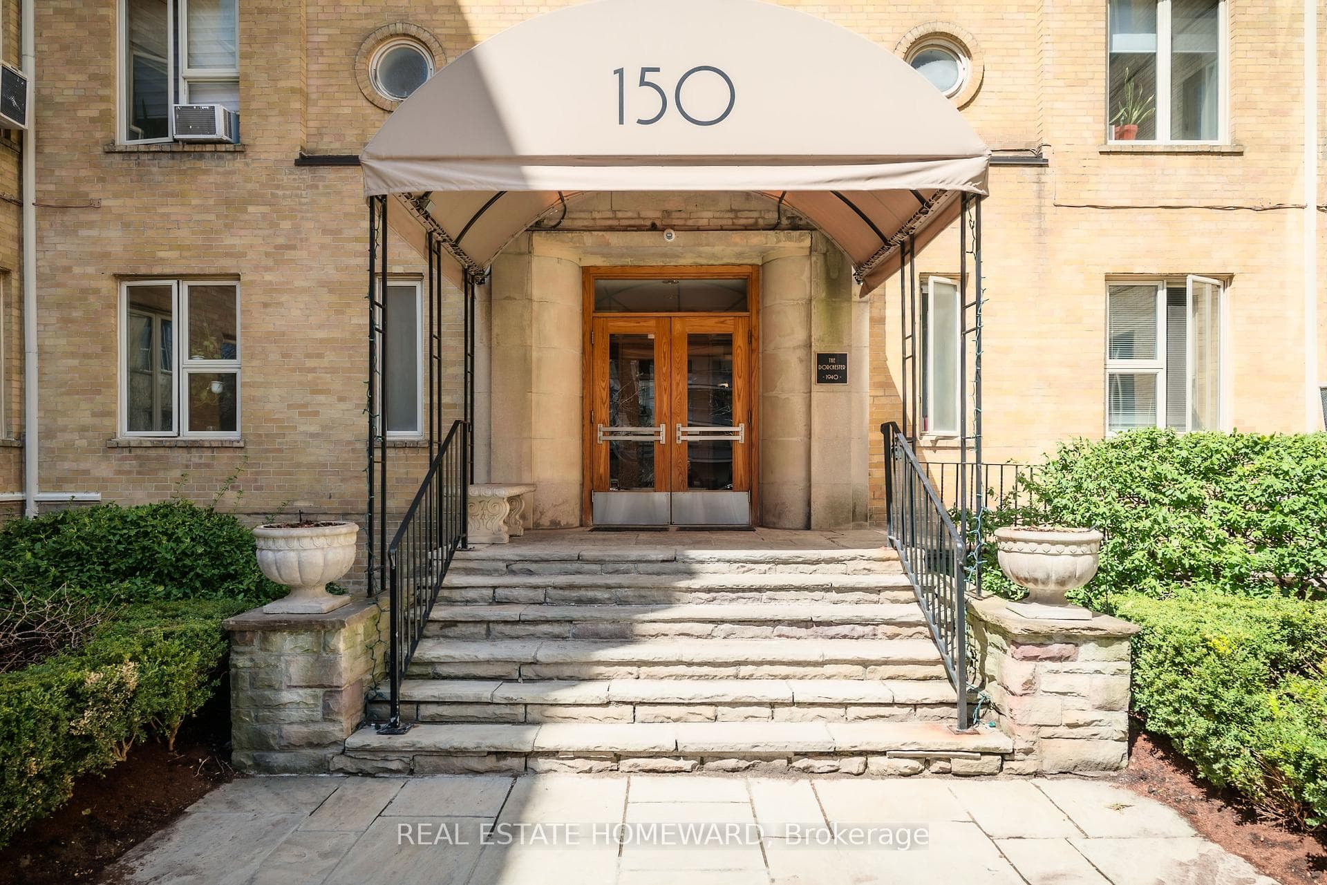 150 Farnham Avenue Unit 406 photo 2
