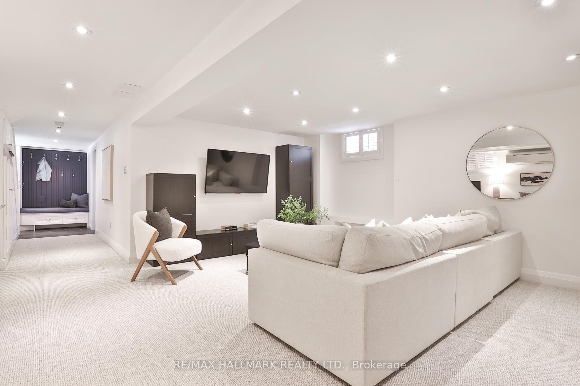 73 Elwood Boulevard photo 35