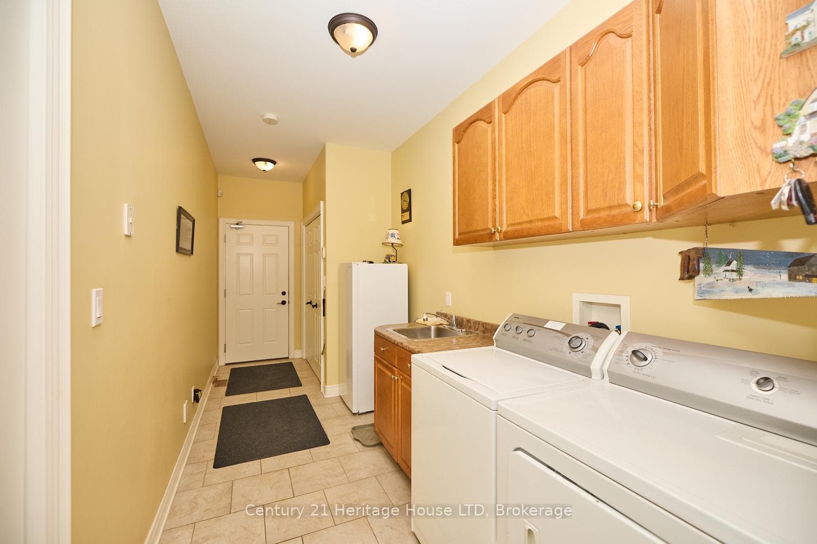 1040 Bertie Street photo 37