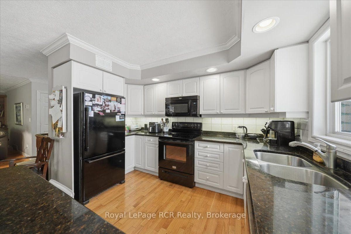 255 2nd Avenue photo 19