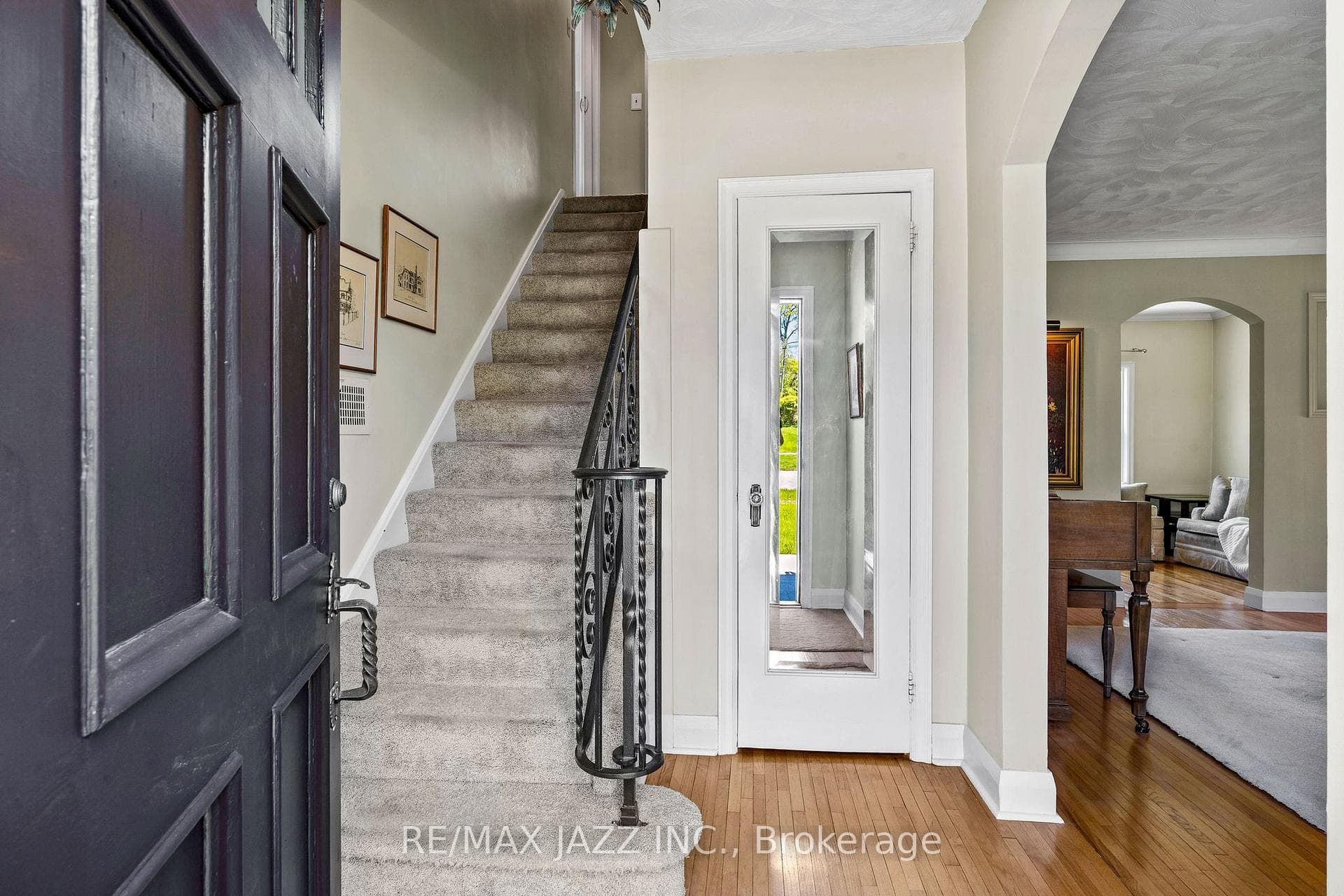476 Gordon Avenue photo 4