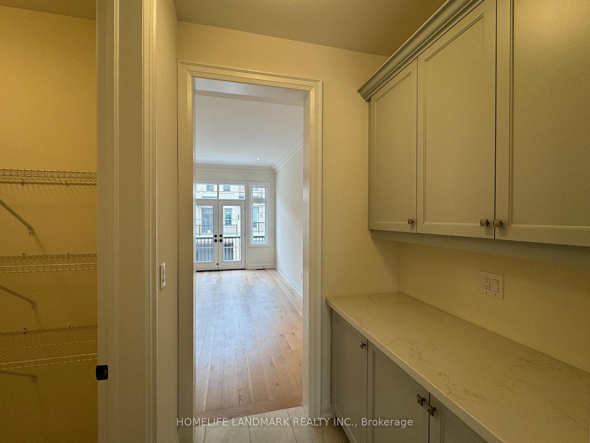 73 West Village Lane photo 11