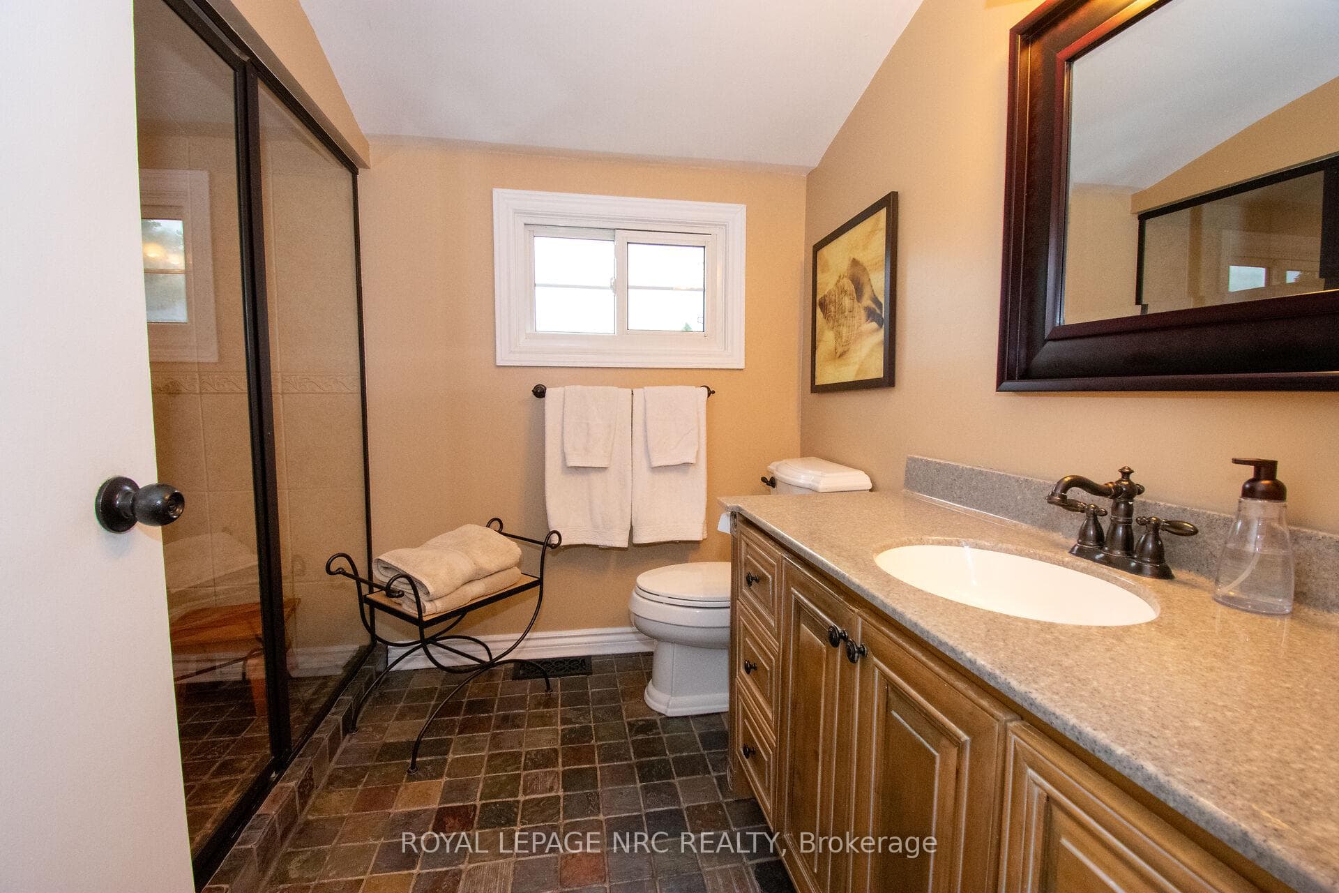 87 Lakeport Road photo 23