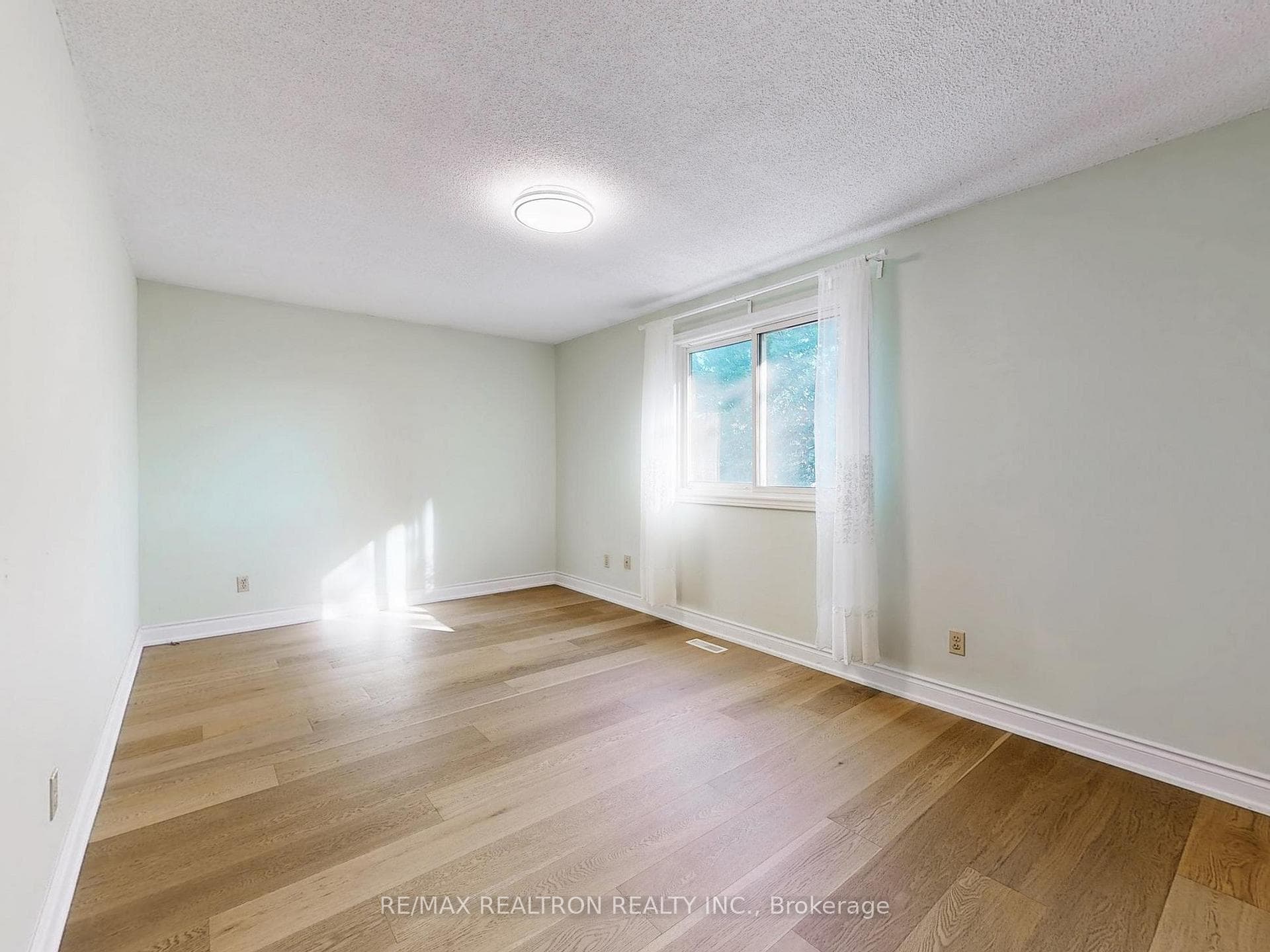 5386 Sheldon Park Drive photo 19