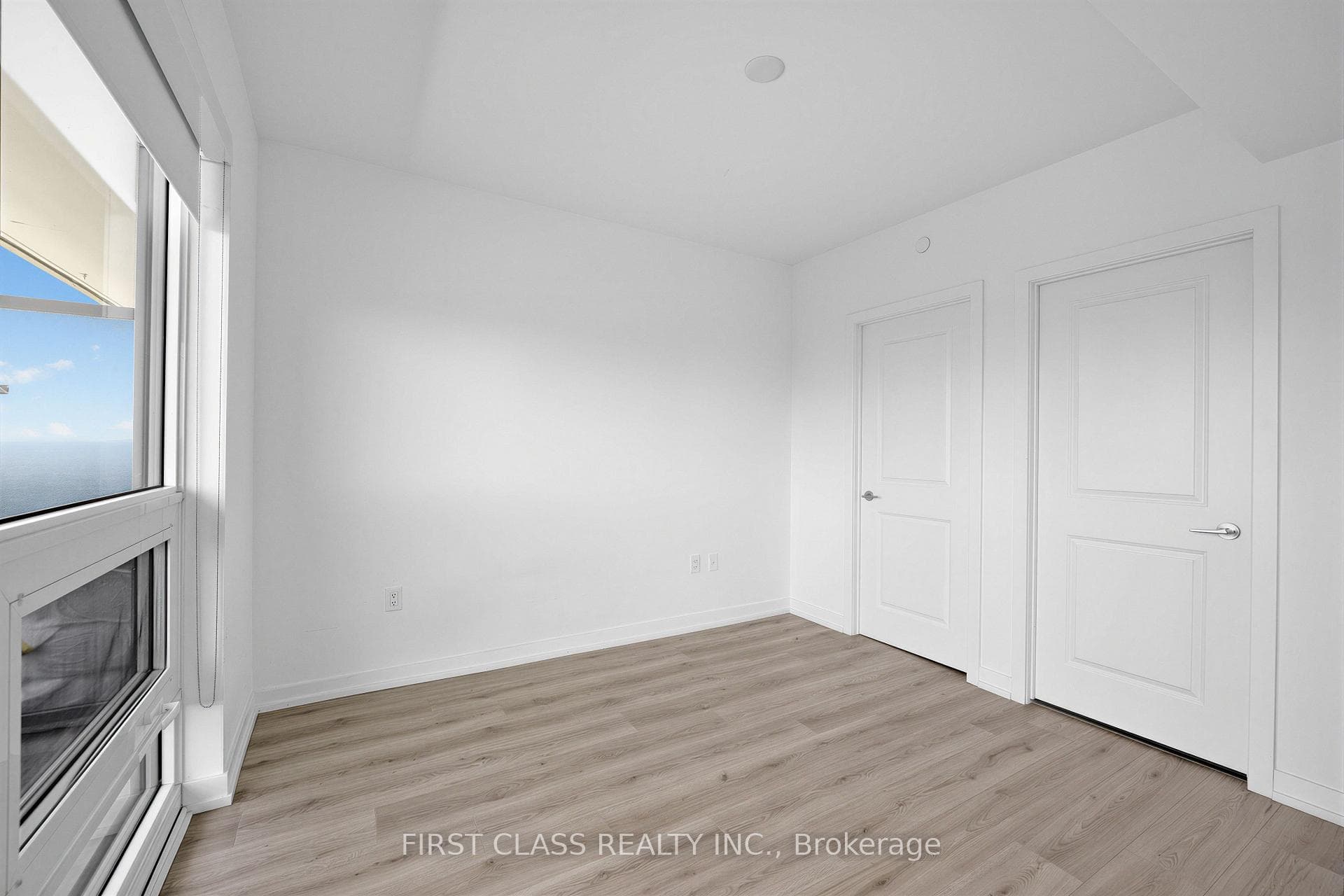 395 Bloor Street Unit 4203 photo 8